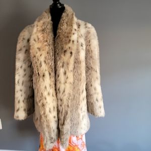 Luxury faux snow leopard 🐆 fur coat